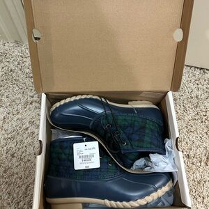 Women’s wet weather boot/shoe, by St. John Bay size 8.